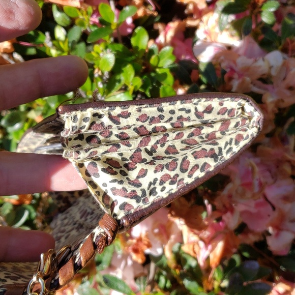 UNDER ONE SKY Crossbody with chain strap detail. cheetah print lining - Picture 11 of 13